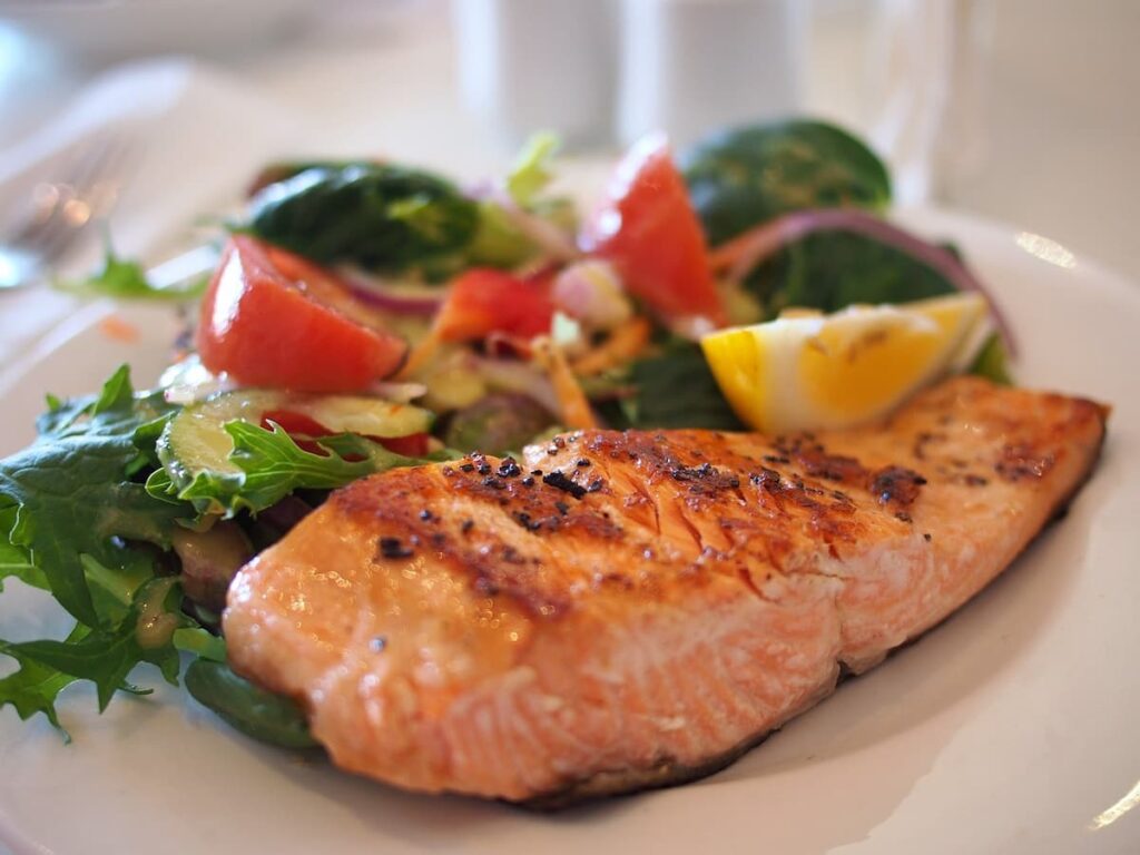 salmon and salad is one meal included in a pescatarian diet